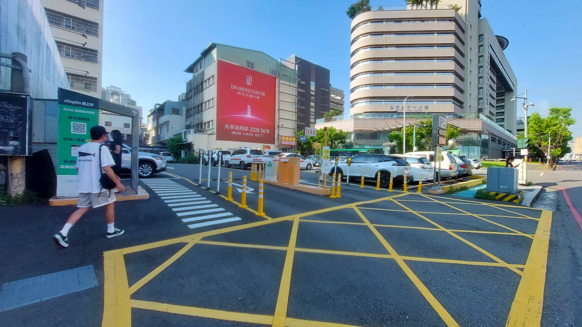 北區學士五權路站